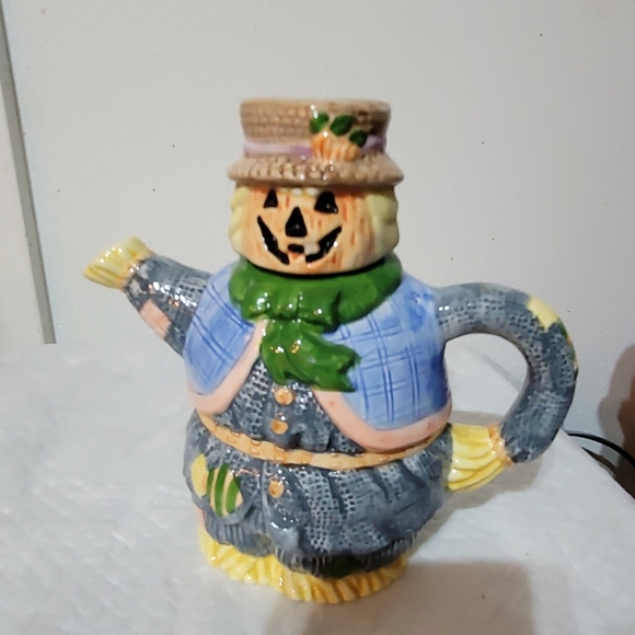Pumpkin/scarecrow Teapot - Picture 1 of 7